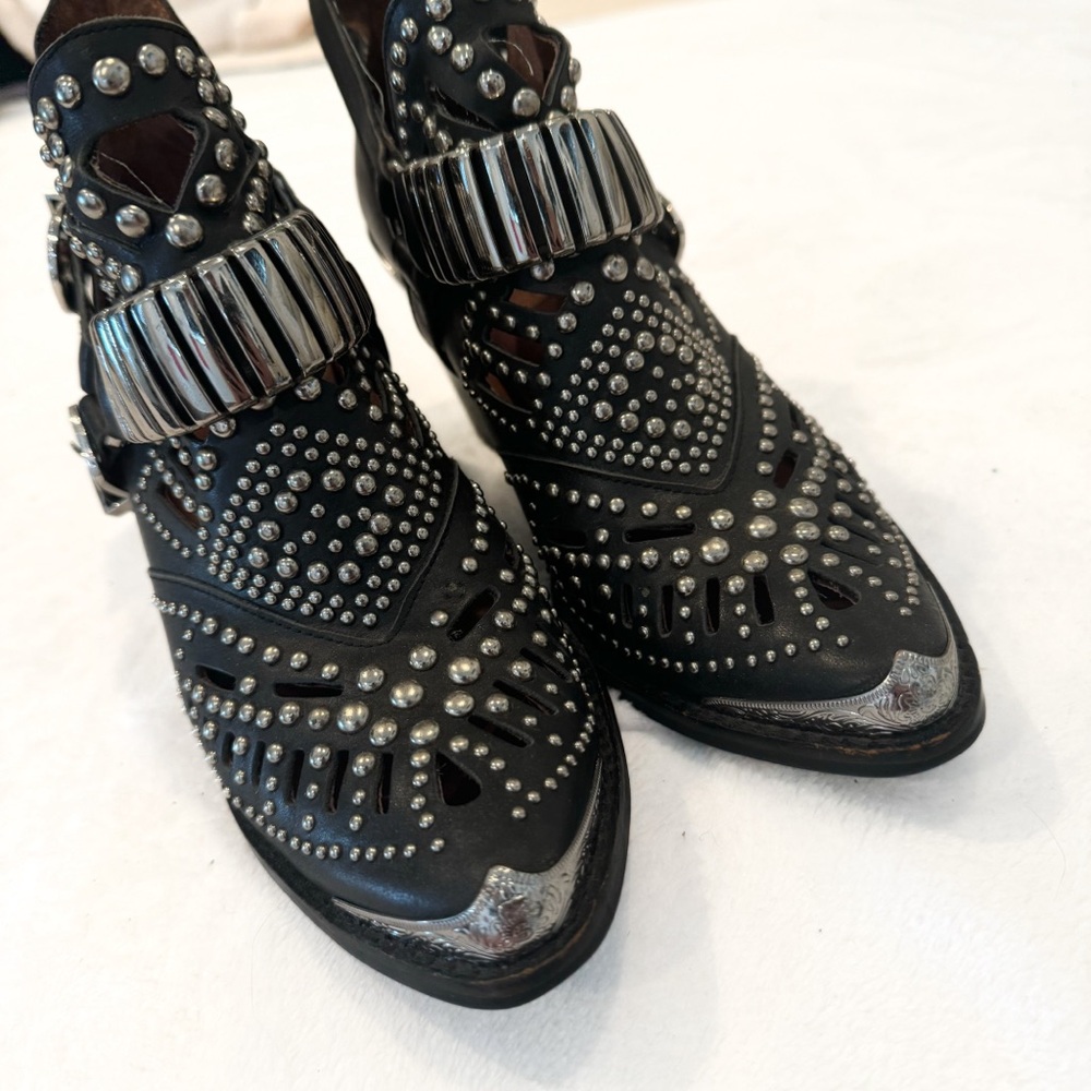 Jeffrey Campbell Black Western Ankle Cowboy Boots - Steel Toe detail